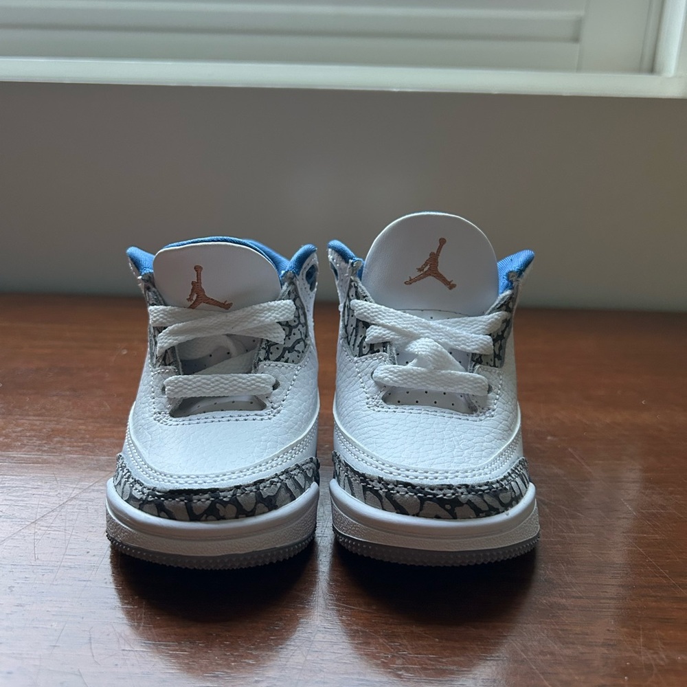 Size 4 toddler Jordan sneakers - pristine condition
